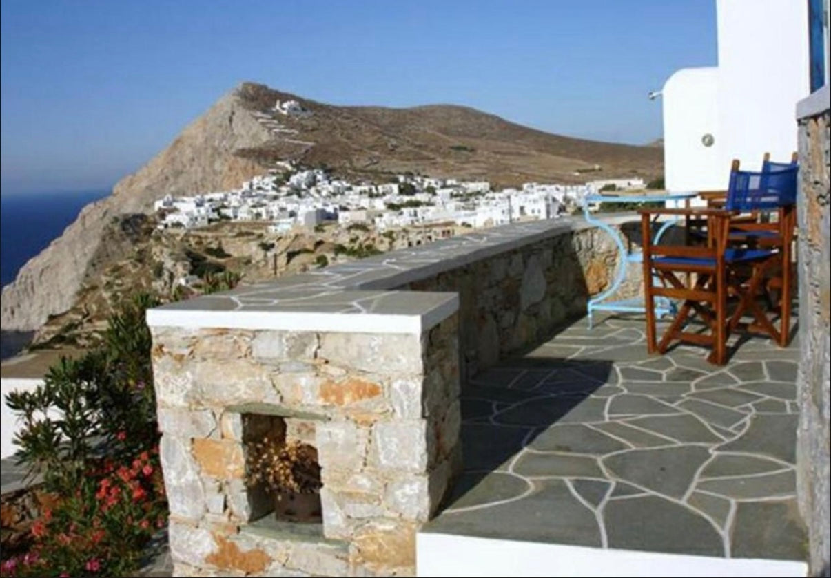 Girls Trip to Folegandros Shared Room