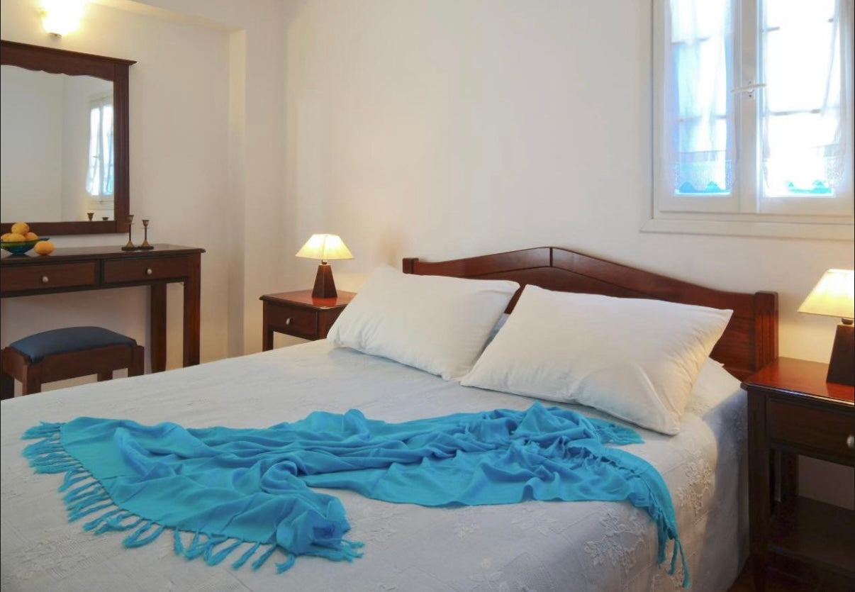 Girls Trip to Folegandros Shared Room